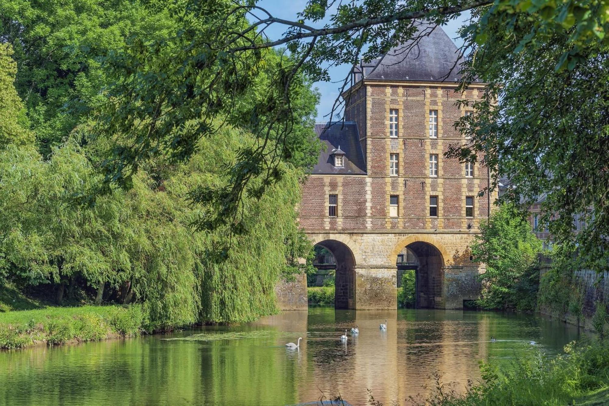 Le Petit Ardennais Charleville-Mézières Extérieur photo